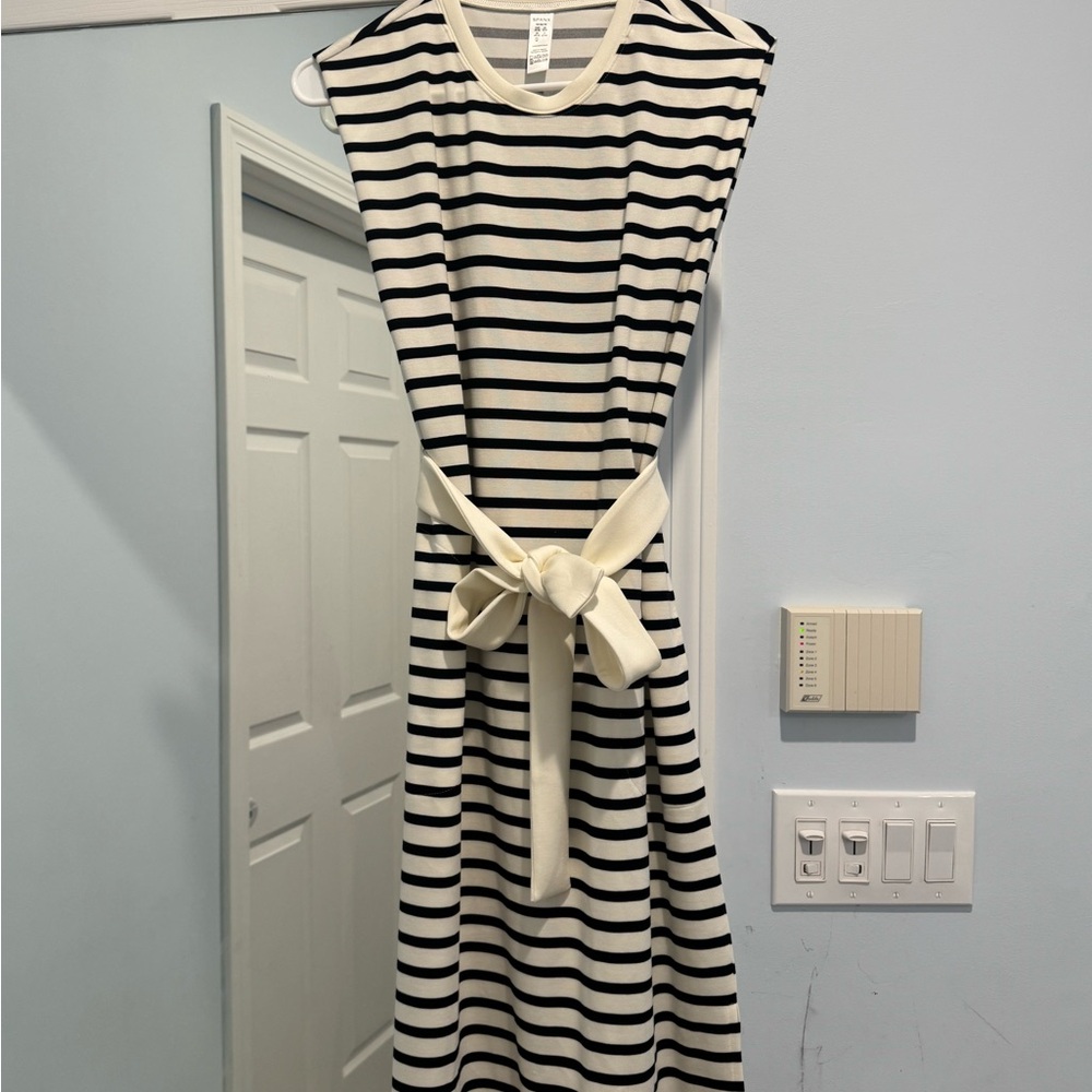 SPANX Black and White Raglan Sleeve Midi Sundress